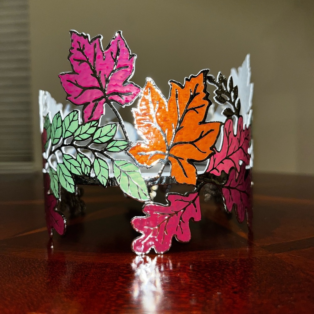 Bath & Body Works Leaf Garland 3-Wick Candle Holder - Picture 3 of 3